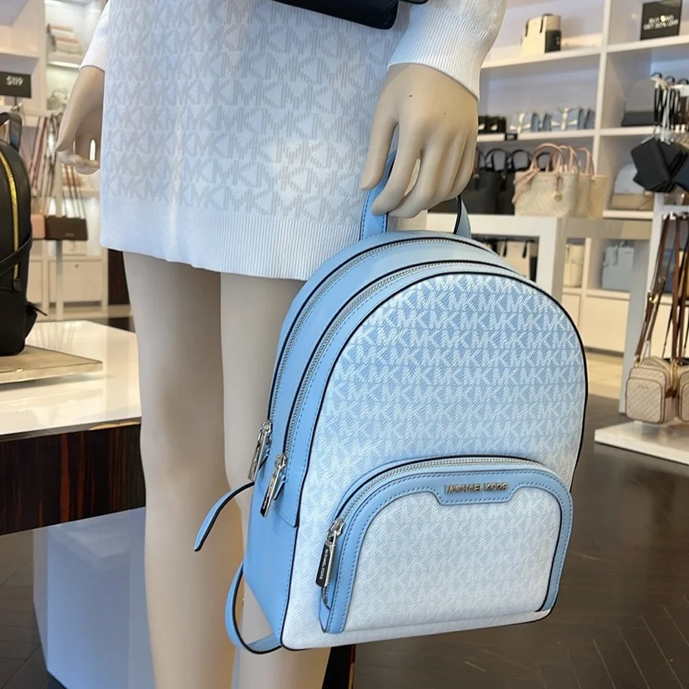 MICHAEL KORS Jaycee Medium Ombré Signature Logo Backpack
Light Sky
NWT - Picture 8 of 16